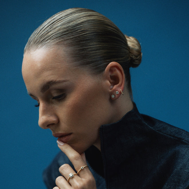 Medium Classic Line – Złote kolczyki z diamentami