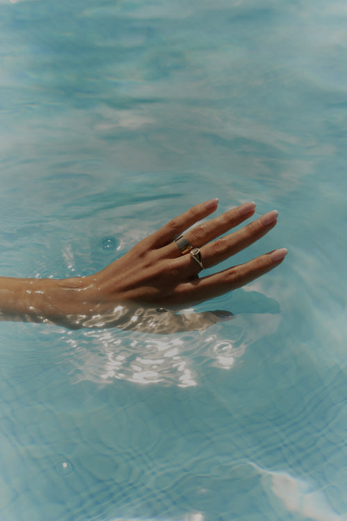 Złoty sygnet Basic Elements