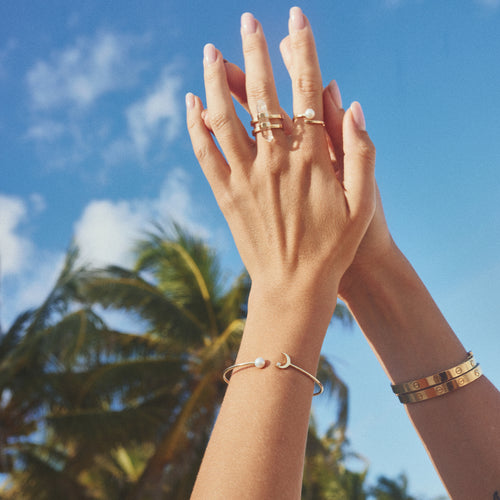 Złota bransoletka z perłą i diamentem New Moon