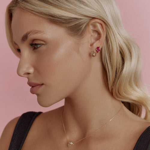 Złote kolczyki z rubinami