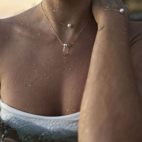 Złoty naszyjnik Gaia z kryształem górskim i diamentem