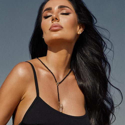 Złoty naszyjnik z czarnym spinelem