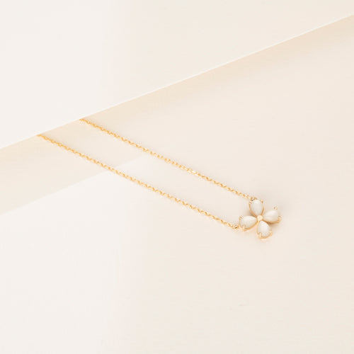 Złoty naszyjnik z masą perłową koniczynka Ceremony