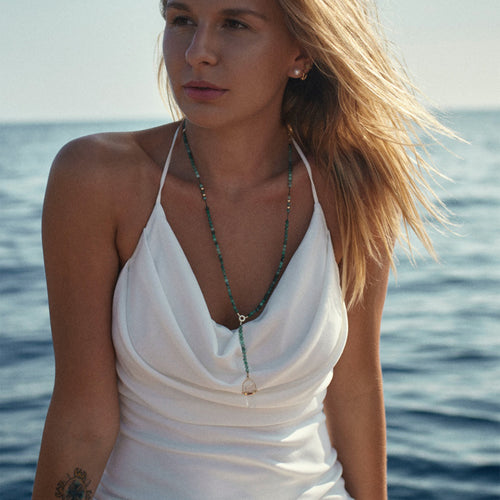 Złoty naszyjnik ze szmaragdem