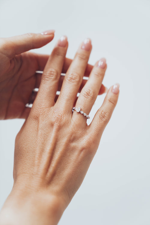Pierścionek z białego złota z diamentem Éternelle Pear Diamond Ring