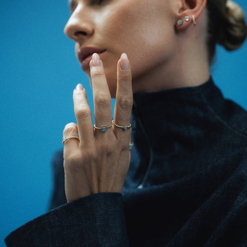 Pierścionek Beaded Solitaire z diamentem w żółtym i białym złocie