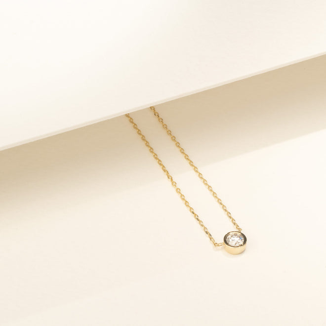 Złoty choker z diamentem